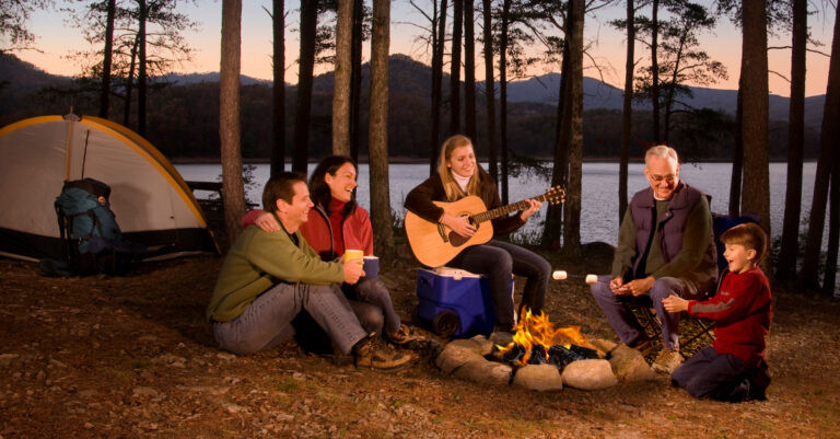 Keseruan Camping: Checklist Tenda, Alat Makan, dan 6 Peralatan Penting