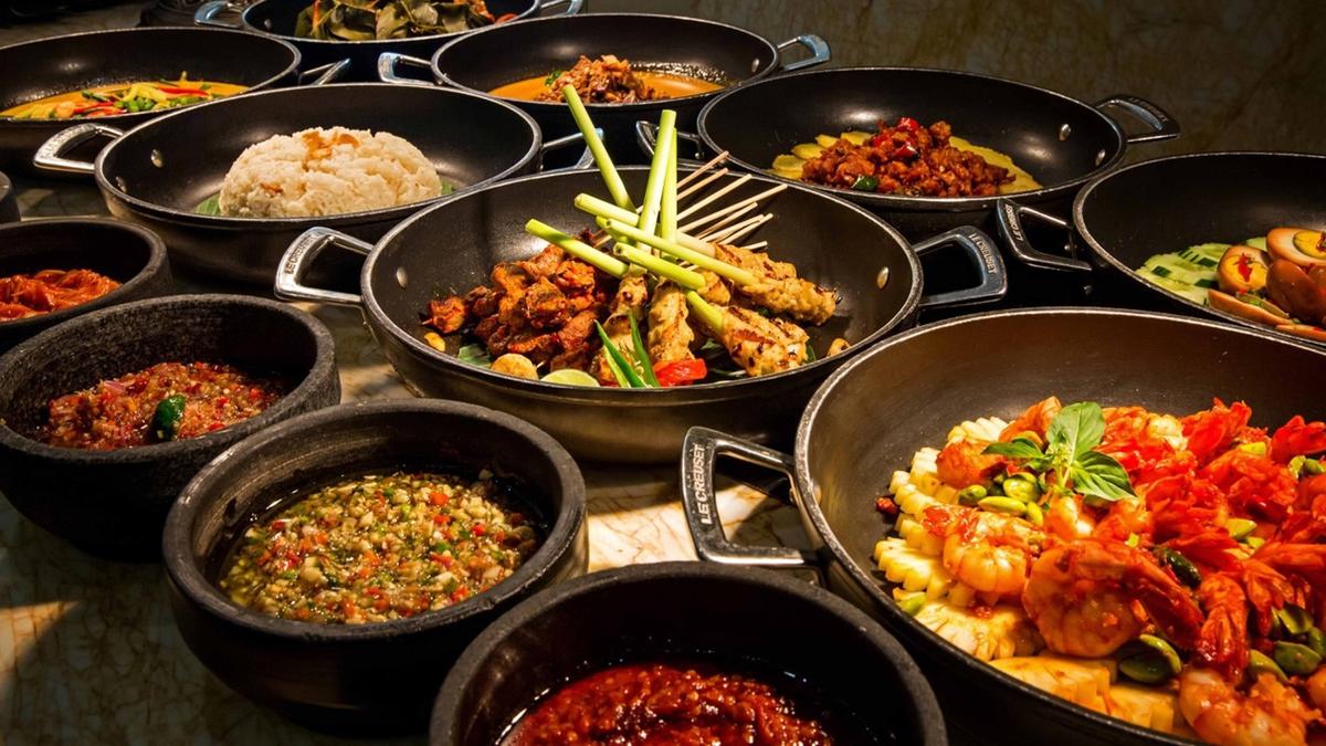 Kuliner Indonesia, negara kepulauan yang kaya akan kebudayaan, juga dikenal dengan keanekaragaman kulinernya