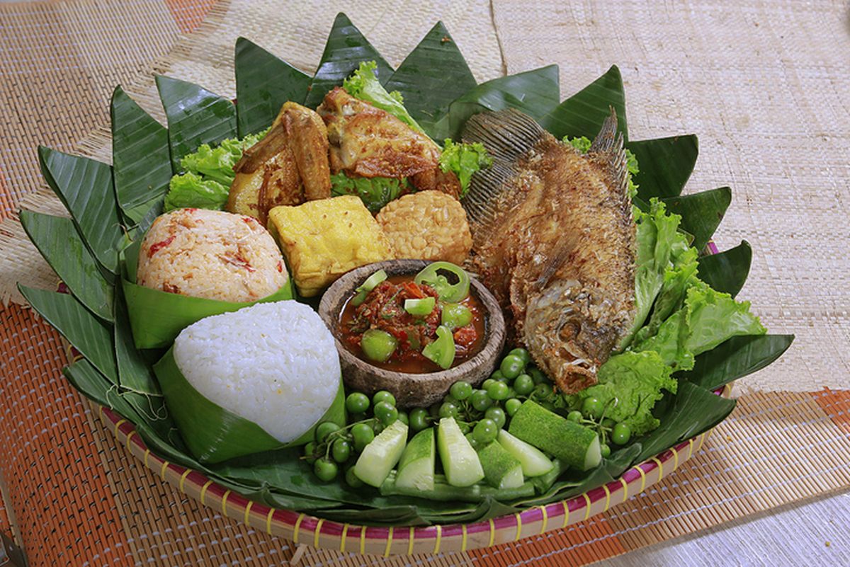 nasi-timbel-kelezatan-sajian-tradisional