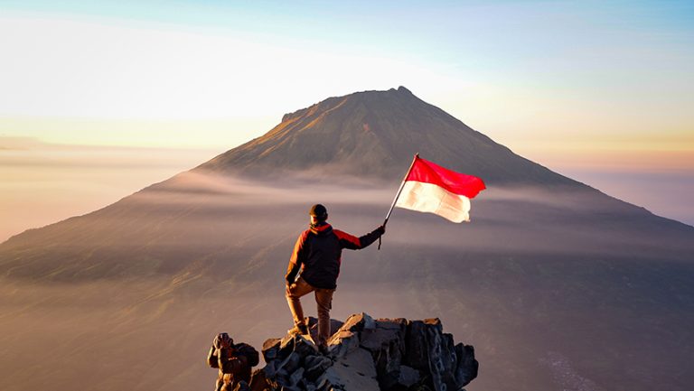 Gunung Rinjani: Pengalaman dan Pelajaran dari Pendakian Gunung Legendaris di Indonesia