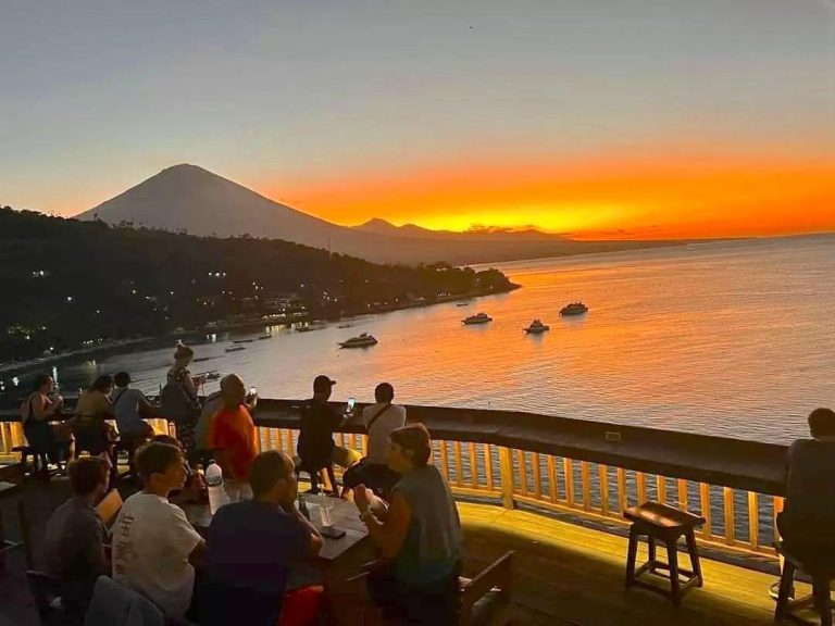 Sunset Point Amed: Surga Senja yang Bikin Kamu Betah Berlama-lama