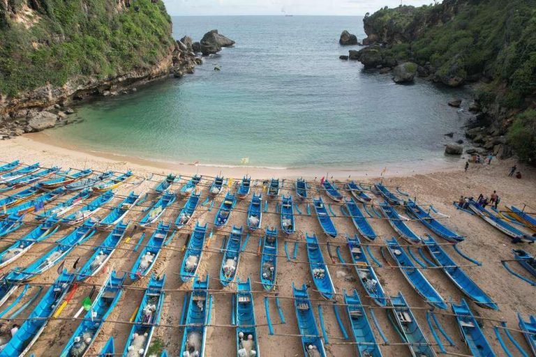 Pantai Ngrenehan Bukan Cuma Soal Laut, Tapi Juga Soal Rasa dan Cerita