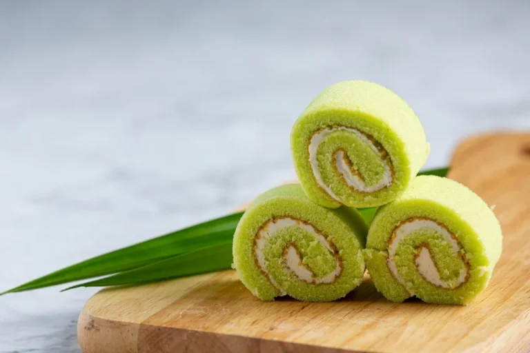 Bolu Pandan Kukus: Resep, Tips, dan Rahasia Tekstur Lembut