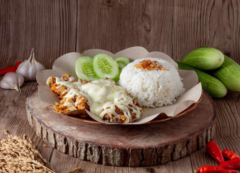 Ayam Geprek Mozzarella: Sensasi Pedas dan Lumer yang Bikin Ketagihan
