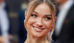 Julia Beautx, Sosok Influencer dan Penyanyi Muda yang Memikat Hati