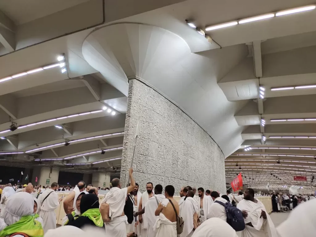 Lempar Jumrah: Ritual Sakral yang Sarat Makna dalam Ibadah Haji