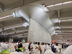 Lempar Jumrah: Ritual Sakral yang Sarat Makna dalam Ibadah Haji