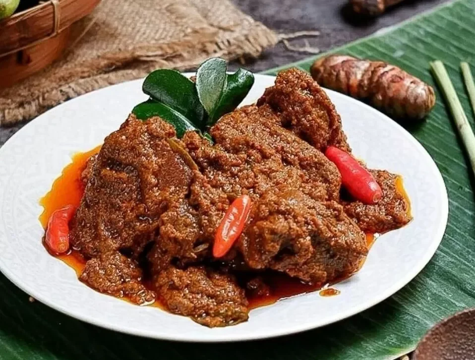 penyajian ayam rendang