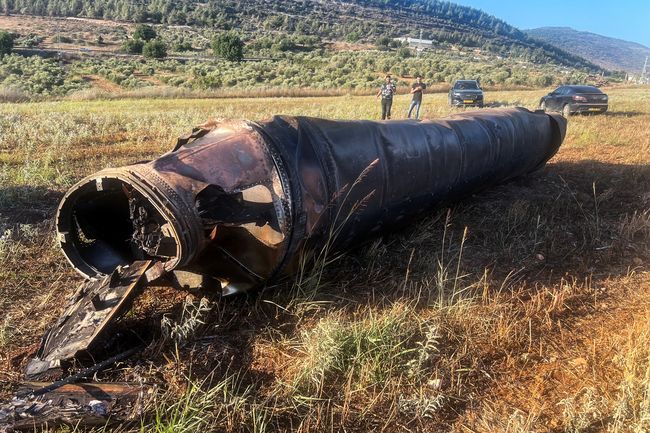 Bongkahan Sisa Rudal Jatuh