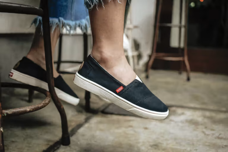 Langkah Ringan dan Gaya: Menguak Keistimewaan Wakai Shoes