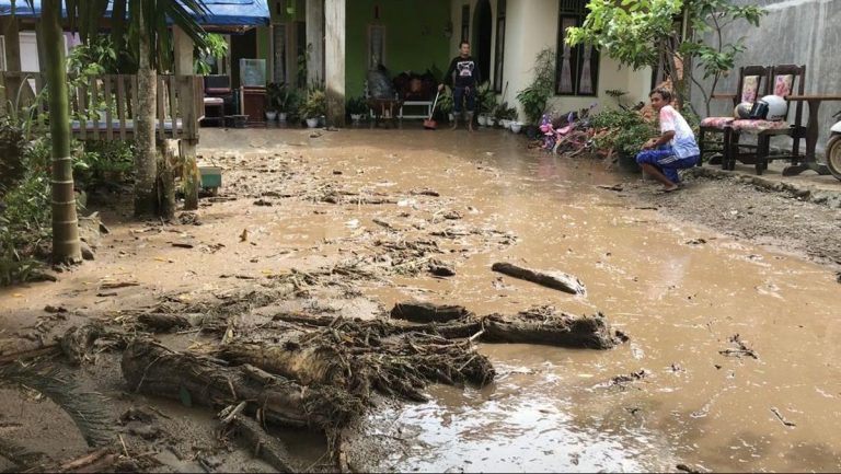 Banjir Bandang Terjang Pasaman: Kisah Duka, Ketahanan, dan Harapan di Tengah Derasnya Alam