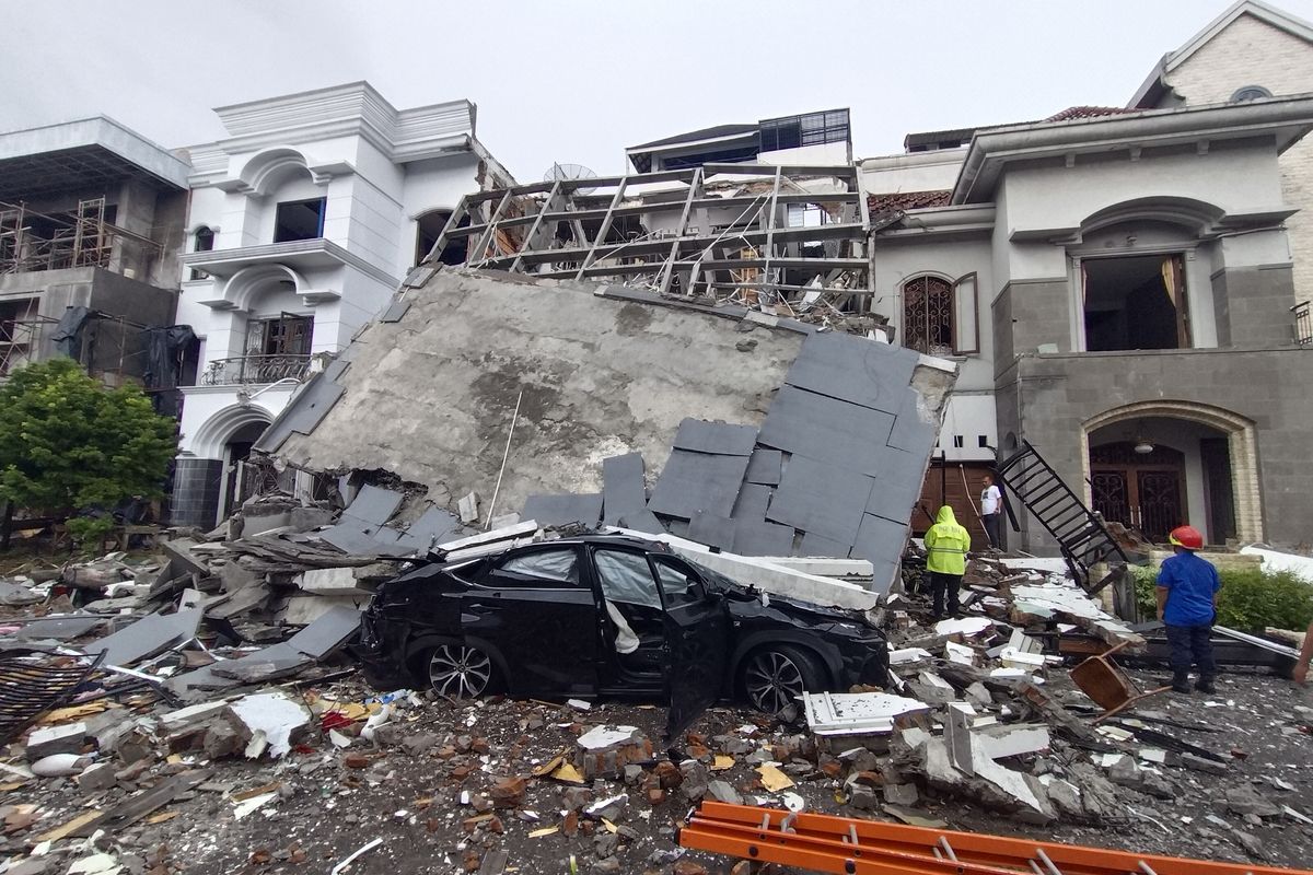 Rumah Mewah Roboh Polonia