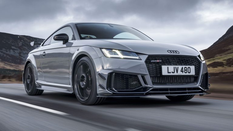 Audi TTS Coupe, Mobil Sport Premium dengan Desain Elegan