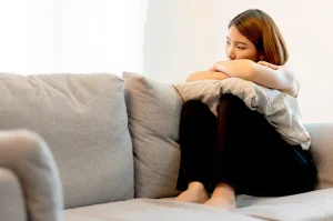 Apa yang Terjadi Jika Homesick Terus Dibiarkan?